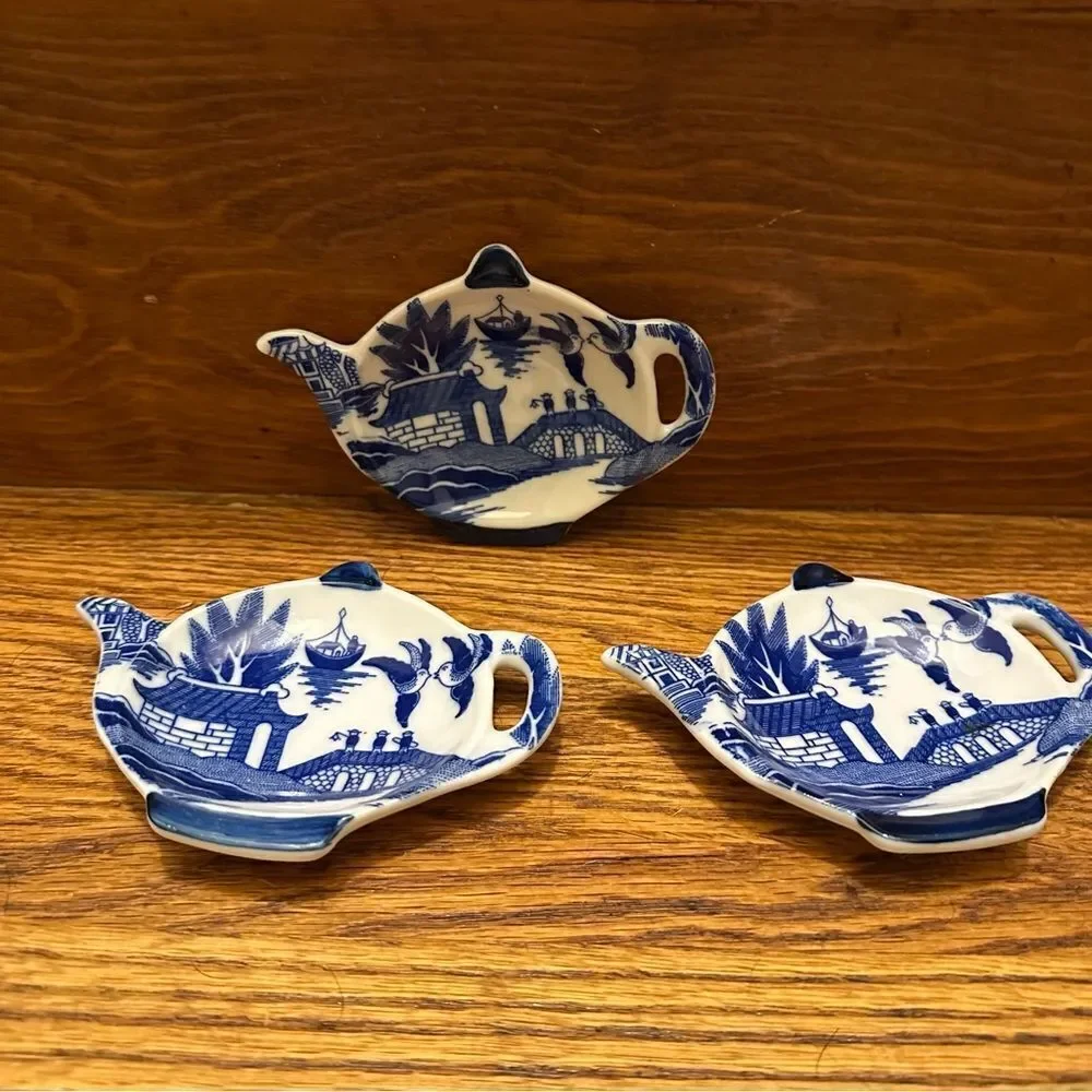 Vintage HIC Japan Blue and White Willow Teapot Shaped Dish teabag or spoon plate